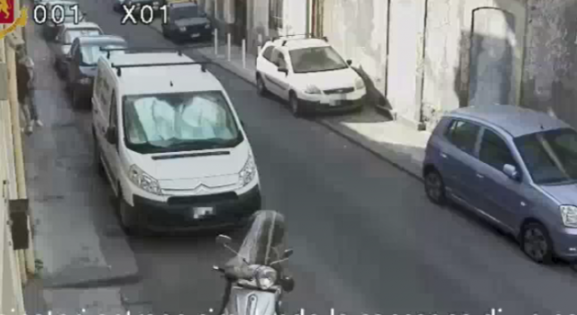 Catania, anziana rapinata in casa: i nipoti erano i basisti. Arrestati in 6. FOTO VIDEO