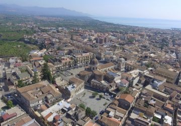 Giarre, villetta comunale di via Pertini: il degrado abita qui