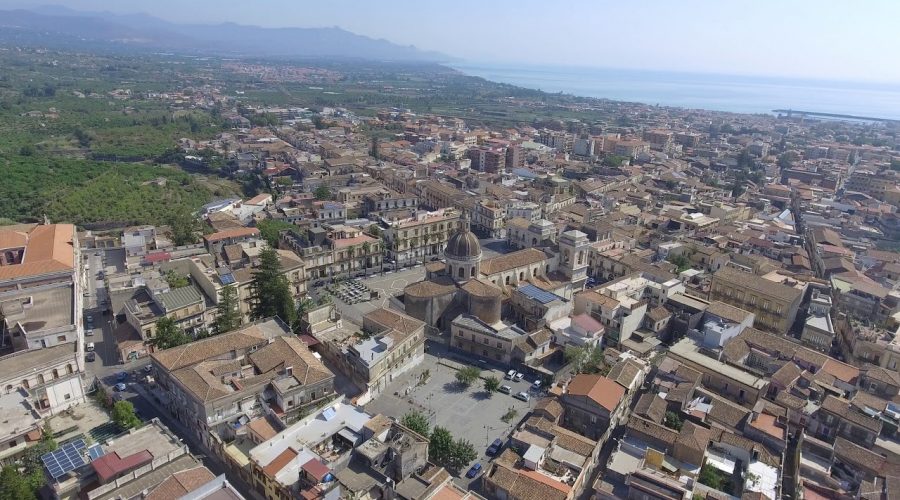 Giarre, villetta comunale di via Pertini: il degrado abita qui