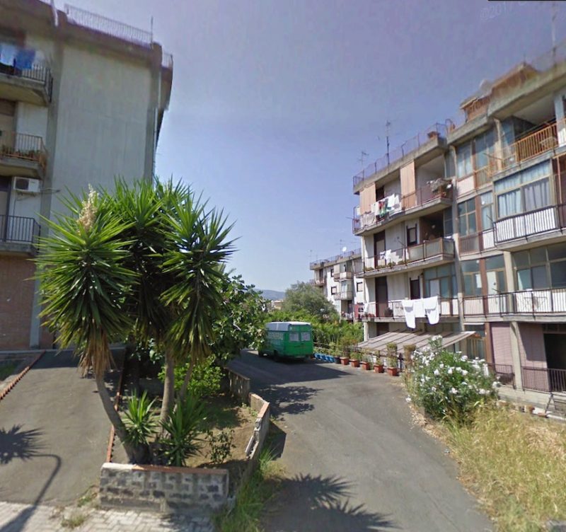 Giarre, odissea per una famiglia disagiata. Il Comune assegna l’alloggio: ma è occupato VIDEO