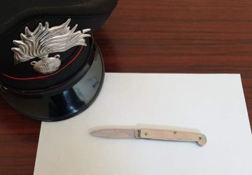 Castel di Iudica, minaccia la fidanzata con un coltello: denunciato