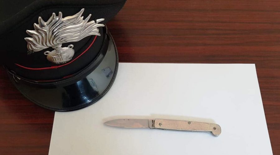 Castel di Iudica, minaccia la fidanzata con un coltello: denunciato