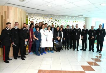 Auguri e uova pasquali in dono dall&rsquo;Arma dei Carabinieri ai piccoli pazienti del Policlinico di Catania