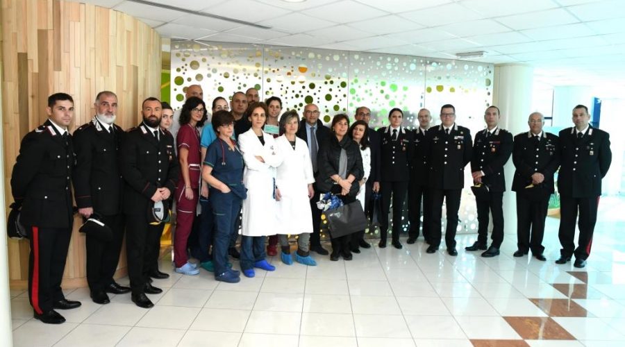 Auguri e uova pasquali in dono dall’Arma dei Carabinieri ai piccoli pazienti del Policlinico di Catania