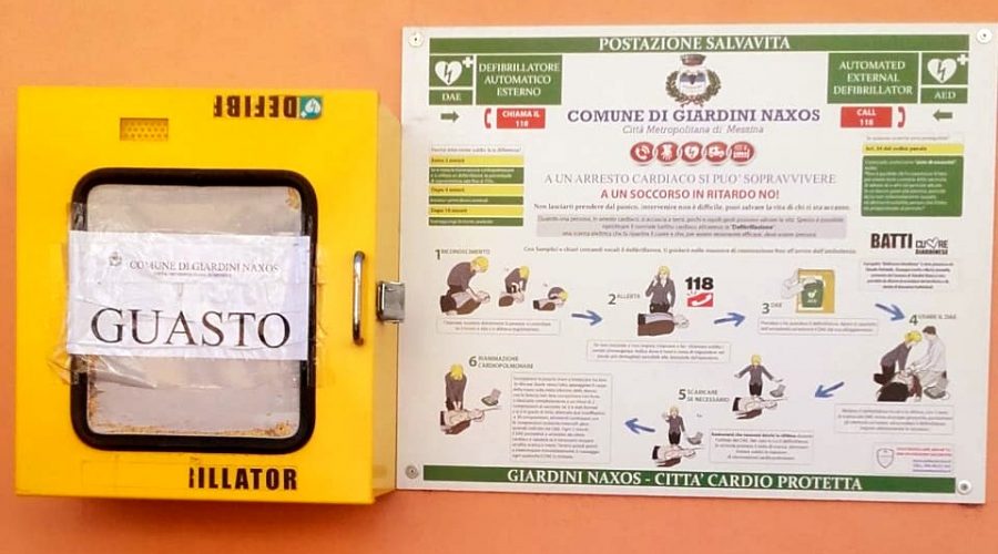 Giardini Naxos, defibrillatore