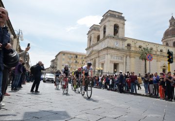 Giarre accoglie in festa il Giro di Sicilia FOTO