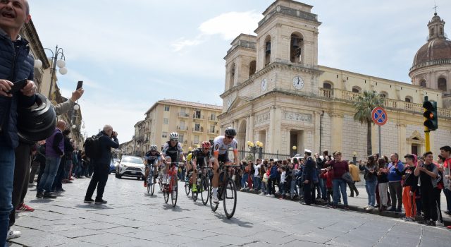 Giarre accoglie in festa il Giro di Sicilia FOTO