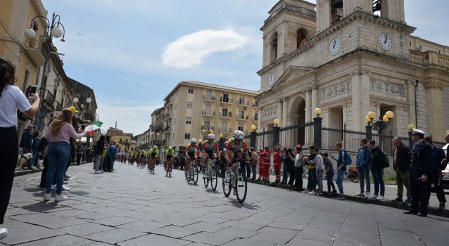 Giarre accoglie in festa il Giro di Sicilia FOTO