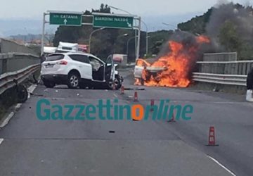 A18, grave incidente alle porte di Giardini Naxos: auto a fuoco