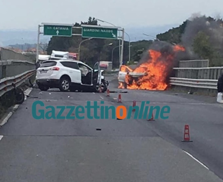 A18, grave incidente alle porte di Giardini Naxos: auto a fuoco