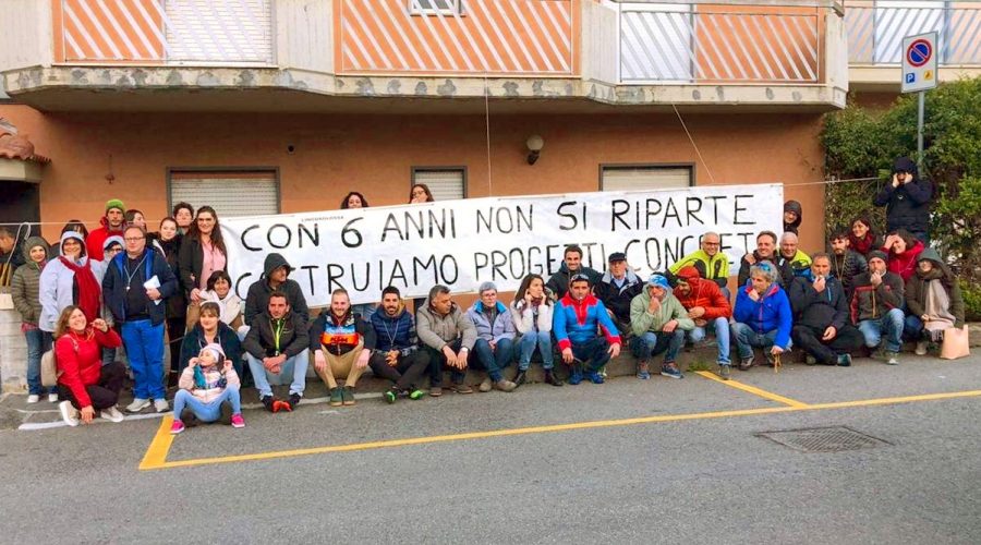 Linguaglossa: una protesta contro i “sei anni” per la gestione della strada d’accesso ai crateri