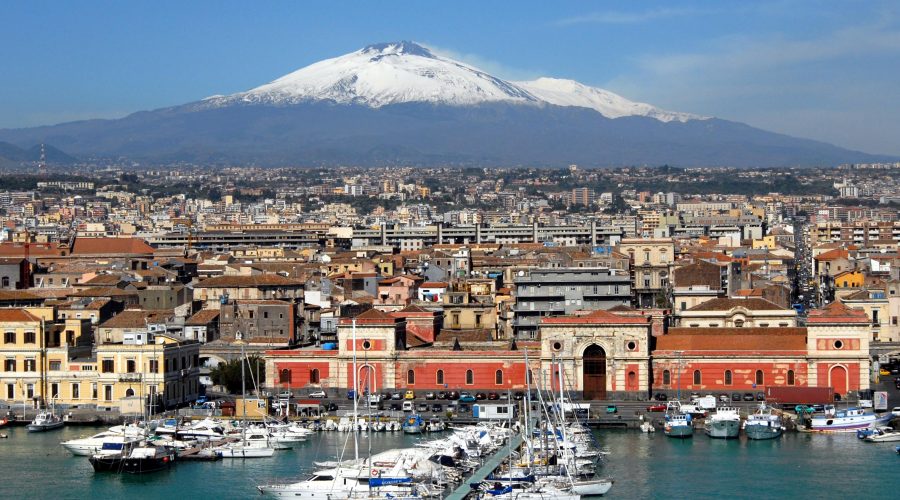 Catania, area portuale: si fingevano tassisti per incassare guadagni