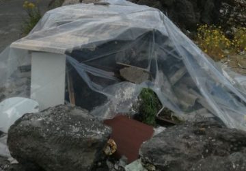 Catania, incendio rifiuti con sospetta presenza di amianto