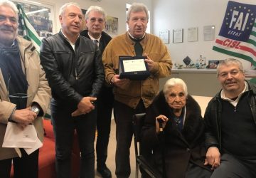 Sant'Alfio, premiata la più longeva iscritta ai pensionati della Cisl: ha 102 anni