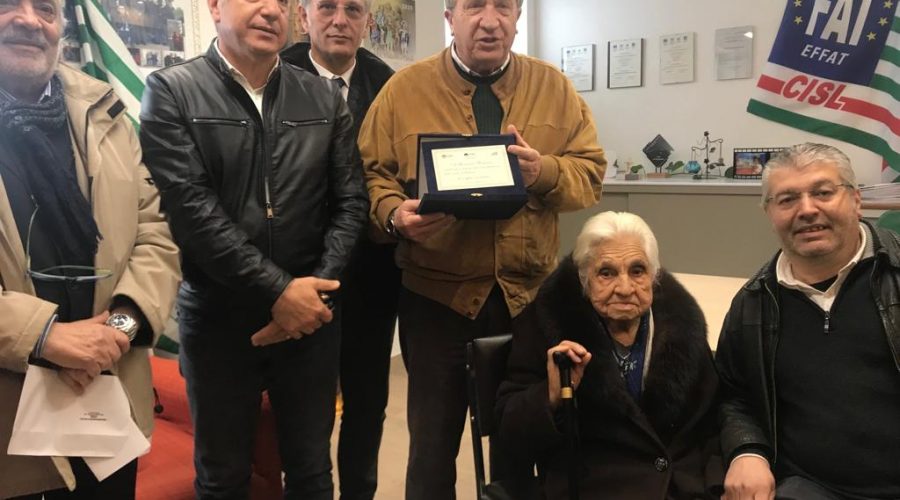 Sant’Alfio, premiata la più longeva iscritta ai pensionati della Cisl: ha 102 anni