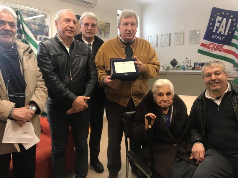 Sant’Alfio, premiata la più longeva iscritta ai pensionati della Cisl: ha 102 anni