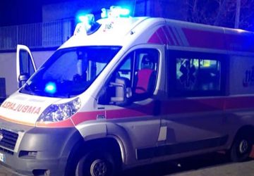 Riposto,  grave incidente: 23enne cade dalla moto e batte la testa. E' in prognosi riservata