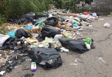 Giarre, via Damasco immondezzaio impraticabile