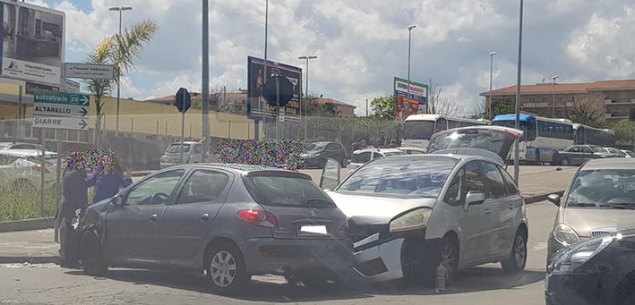 Riposto, incidente in via Mattarella