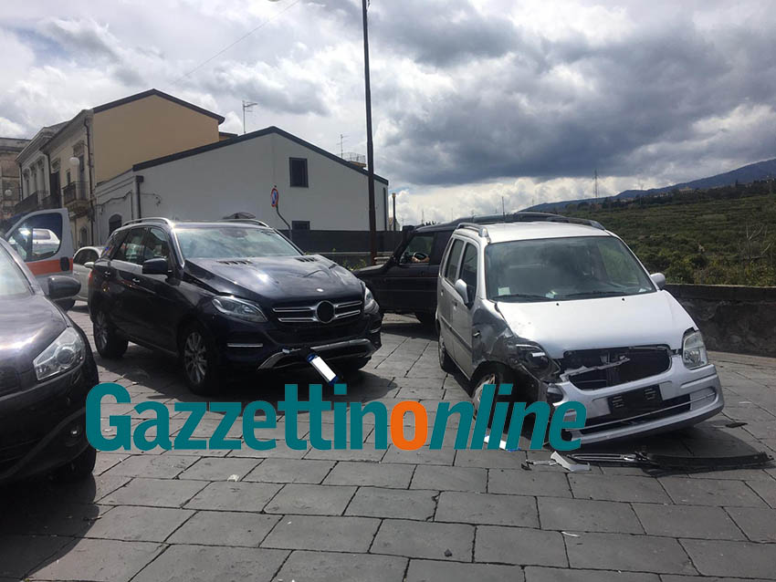 Giarre, incidente in via Finocchiaro Aprile. Coinvolte tre vetture