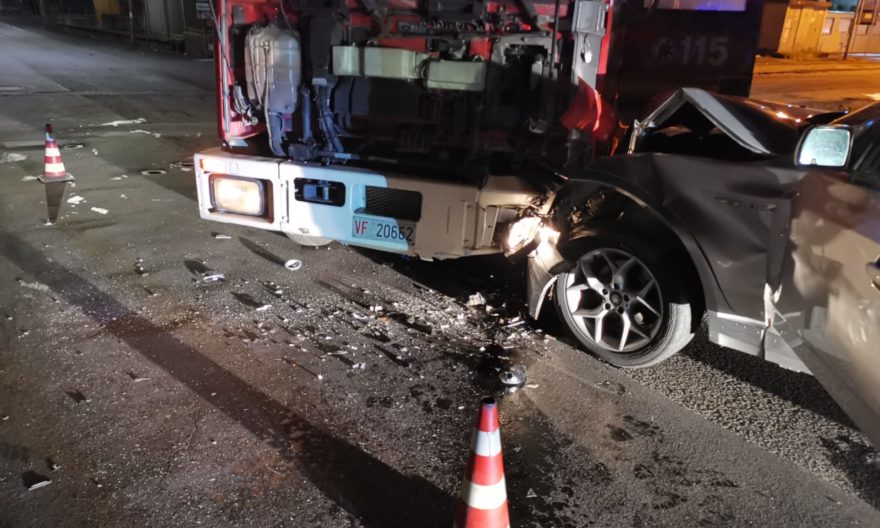 Belpasso, incidente tra una Bmw e un mezzo dei vigili del fuoco: due feriti