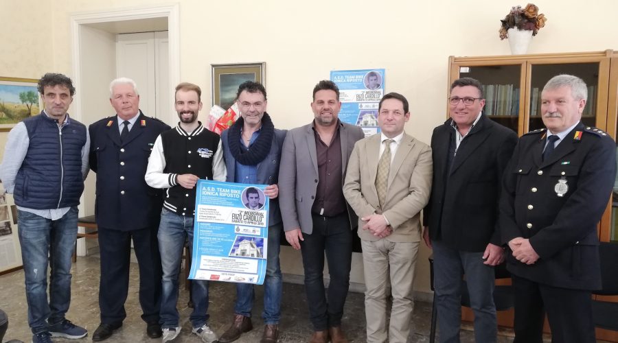 Mascali, presentata in municipio la gara ciclistica “Memorial Enzo Cardillo”