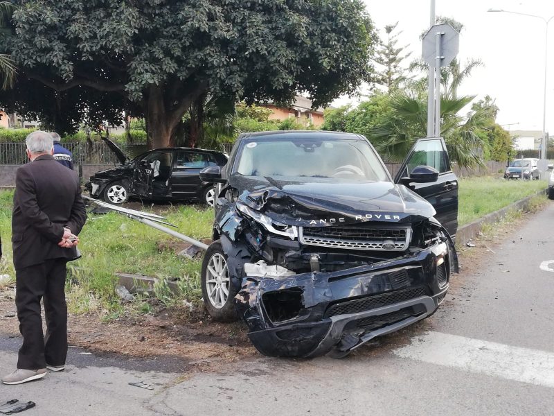 Fondachello: rocambolesco incidente in via Amato