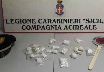 Aci Catena, i Carabinieri bussano alla porta e lui getta la &ldquo;coca&rdquo; nella grondaia: arrestato