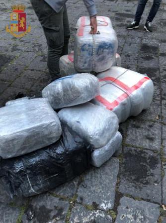 Catania, colpo grosso della polizia: sequestrati 100 chili di droga. Tre arresti