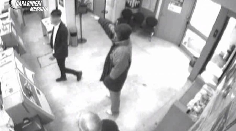 Rapinano banca nel messinese: in manette tre catanesi