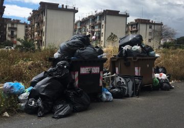 Giarre, via Liguria bomba ecologica incombe nell&rsquo;indifferenza del Comune