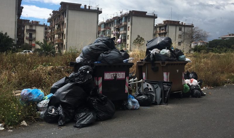 Giarre, via Liguria bomba ecologica incombe nell’indifferenza del Comune