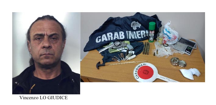 Randazzo, vede i Carabinieri e ingoia un profilattico con la “coca”: arrestato