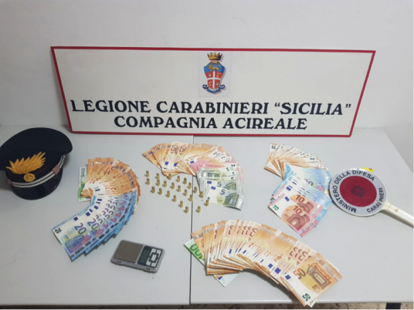 Aci Catena, disoccupato trovato con in possesso di munizioni e denaro. Denunciato