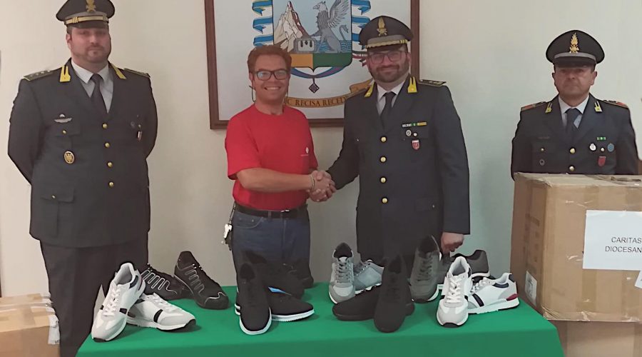 Catania, donate alla Caritas scarpe sequestrate dalla Guarda di finanza