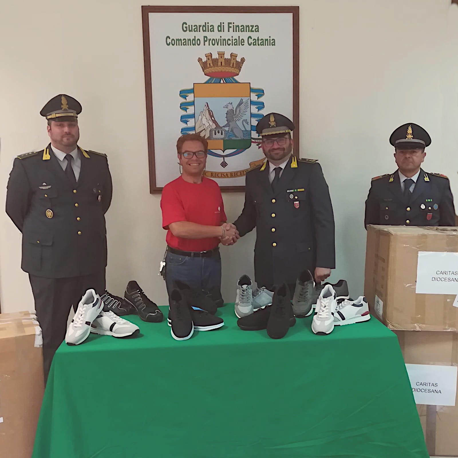Catania, donate alla Caritas scarpe sequestrate dalla Guarda di finanza