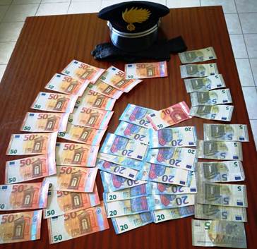 Coppia di moderni falsari spacciava denaro falso: in manette un napoletano e una catanese