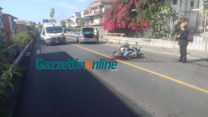 Aci Castello: scontro auto moto sulla statale 114