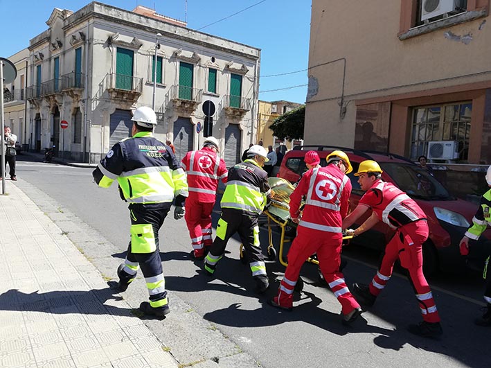 Mascali, simulato terremoto con evacuazione al municipio. Continua l’esercitazione di protezione civile