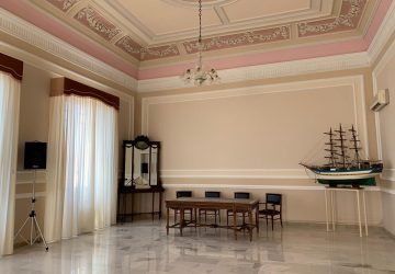 Riposto, risplende la sala del Vascello del Municipio