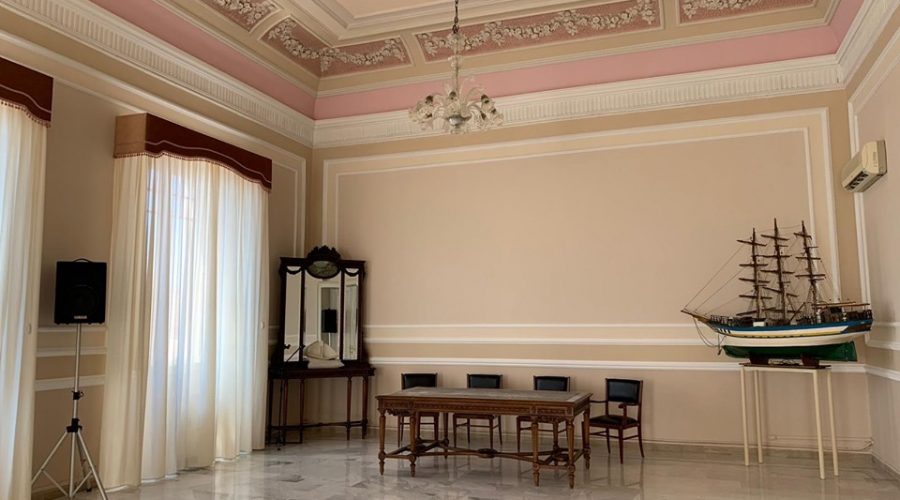 Riposto, risplende la sala del Vascello del Municipio