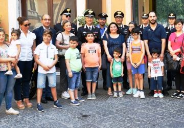 Catania, i bambini del reparto di Emato-Oncologia Pediatrica del Policlinico in visita dai carabinieri
