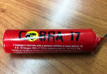 Biancavilla, lancia petardo contro curva tifosi ospiti durante la finale play off: manette per un ultr&agrave;