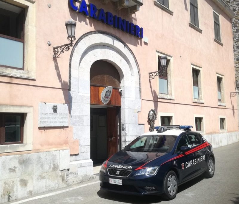 Taormina: rubano in quattro negozi del centro storico. Arrestata un’anziana coppia di turisti