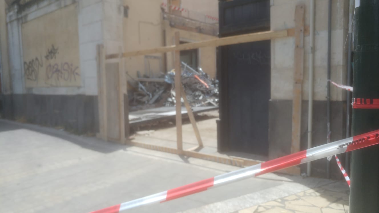 Catania, operai travolti da un pesante cancello. Intervento dei Vigili del fuoco