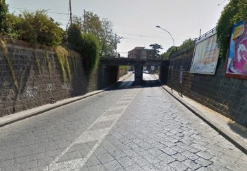 Giarre, Vigili del fuoco spengono incendio sterpaglie lungo la linea ferrata