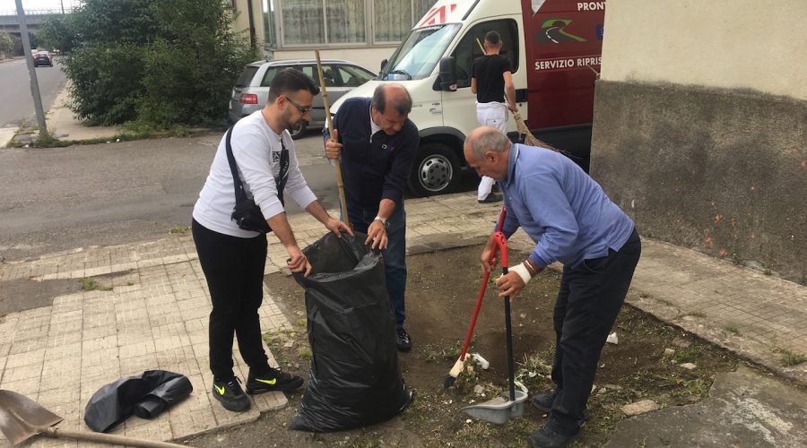 Giarre, quartiere Satellite nel totale degrado. I residenti: “Costretti a pulire da soli strade e aree a verde”  VIDEO