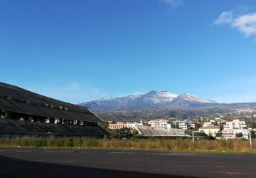 Giarre, giovane "furbo" provoca un cane che reagisce. Ferita una persona