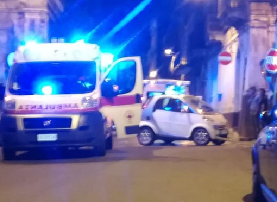 Giarre, incidente all’incrocio tra via Lisi e via Barbagallo: una ferita lieve