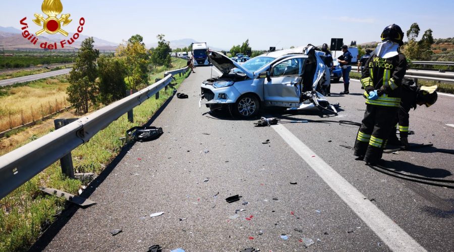 A19, drammatico incidente stradale alle porte di Catania. 1 morto e 3 feriti